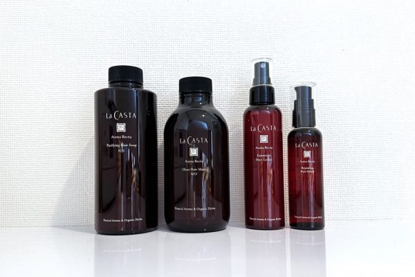 〈左から〉アロマ リヴァイタ ピュリファイング ヘアソープ ND 380mL ￥4,730、同グロウ ヘアマスク 380g ￥6,270、エッセンスイン ヘアローション 150mL ￥3,080、リペアリング ヘアセラム 80mL ￥4,400（アルペンローゼ）