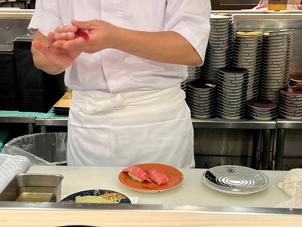 回転寿司みさきでは職人が握る