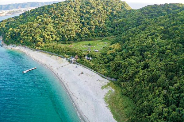 渡船で行く和歌山県の無人島「地ノ島」