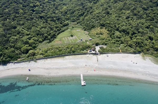 和歌山県の無人島「地ノ島」の海