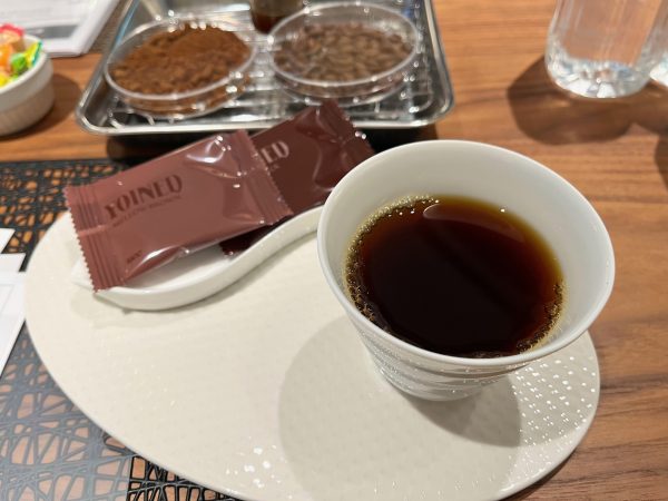 YOINEDとコーヒー。試食会にて。