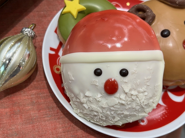 クリスピー・クリーム・ドーナツの「ストロベリー カスタード サンタ」