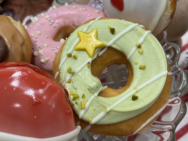 クリスピー・クリーム・ドーナツの「ピスタチオ クリーム リース」