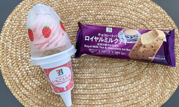 セブンイレブンのアイス「ロイヤルミルクティーチョコレートバー」と「ワッフルコーンいちごミルク」