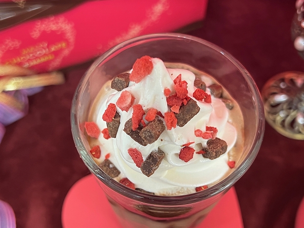 サンマルクカフェの「メルティ生ショコラスムージーwithとろ～り生ショコラソース」はソフトクリームと生チョコがマッチ