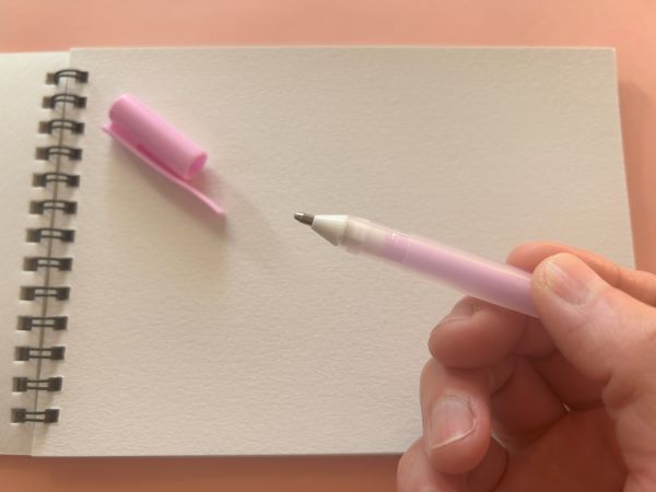 セリア「ペン型のり」のペン先を拡大した図
