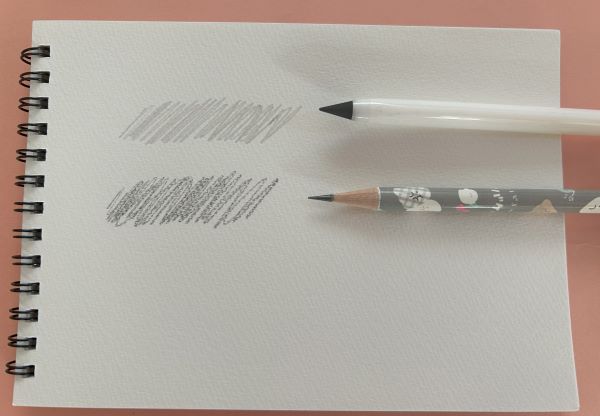 セリア「メタ鉛筆」と「鉛筆」との濃さを比較した図