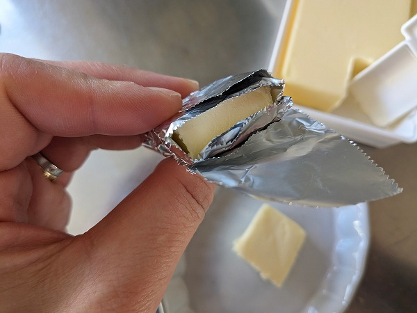 ダイソー　バターケース（バターカッター付、280ml）でカットしたバター