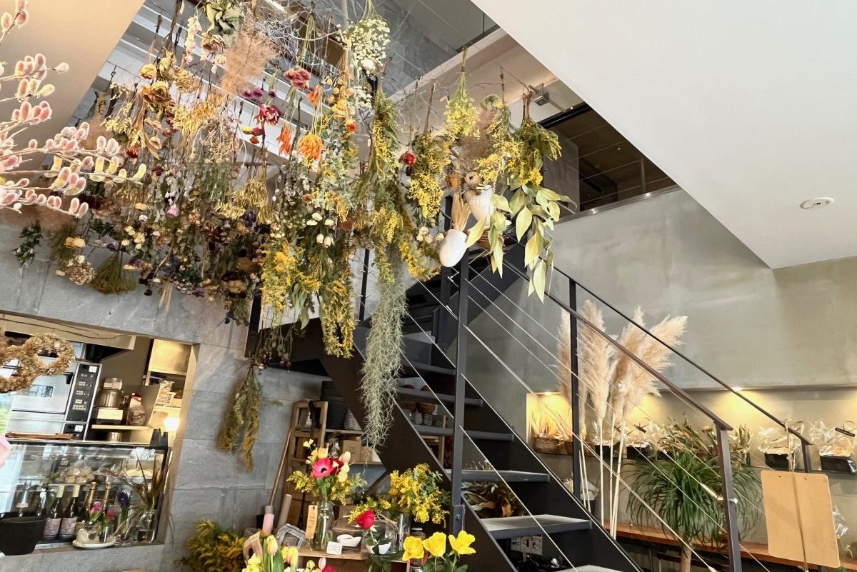 花とカフェ】お花とこだわりのメニューが楽しめる元町のハイセンスな
