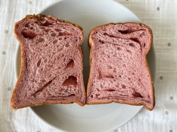 ７プレミアム いちご食パンの本体