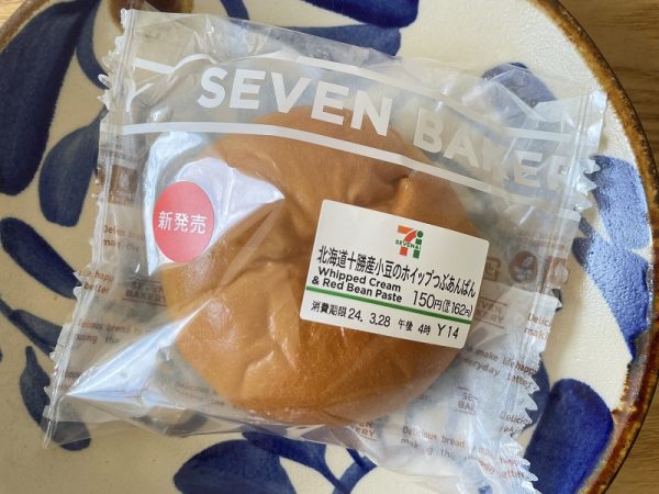 北海道十勝産小豆のホイップつぶあんぱんのパッケージ