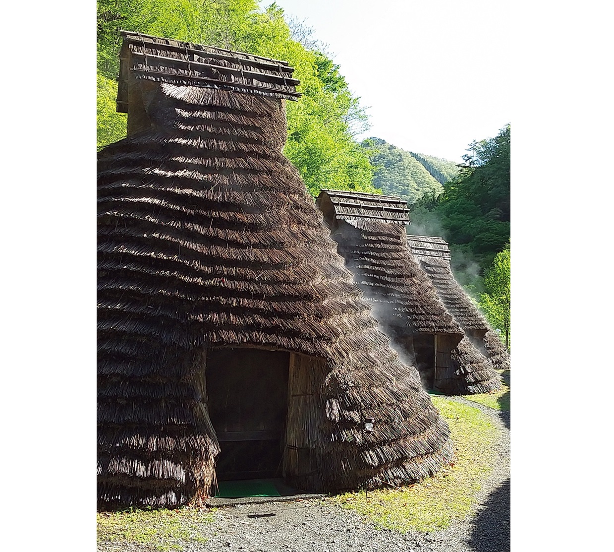 原始村キャンプ場の竪穴式住居型バンガロー