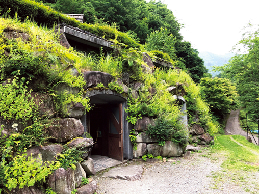 原始村キャンプ場の横穴式住居型バンガロー